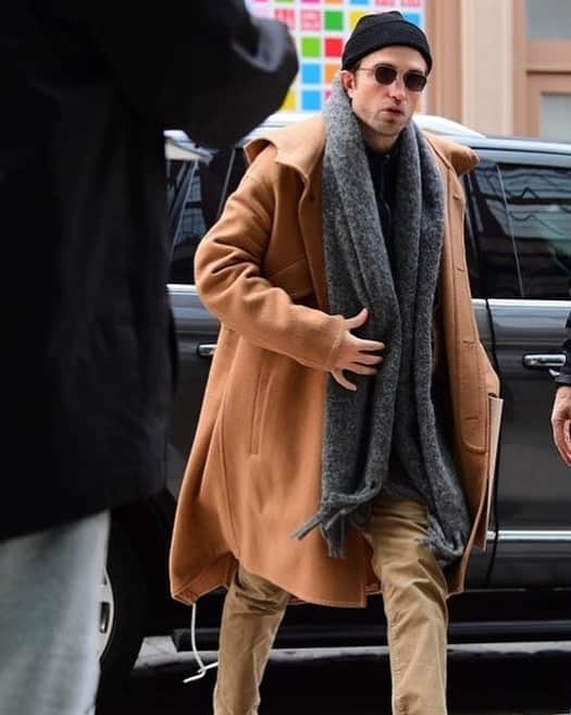ランバンのインスタグラム：「#RobertPattinson wearing the #LanvinFW19 parka coat in New York. #LanvinbyBrunoSialelli」