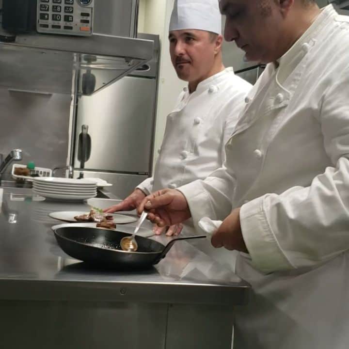 インゴのインスタグラム：「This is ending of acting.😄 さいこ。 They are acting as a French chef. But language.......!😄😄(笑)😁」