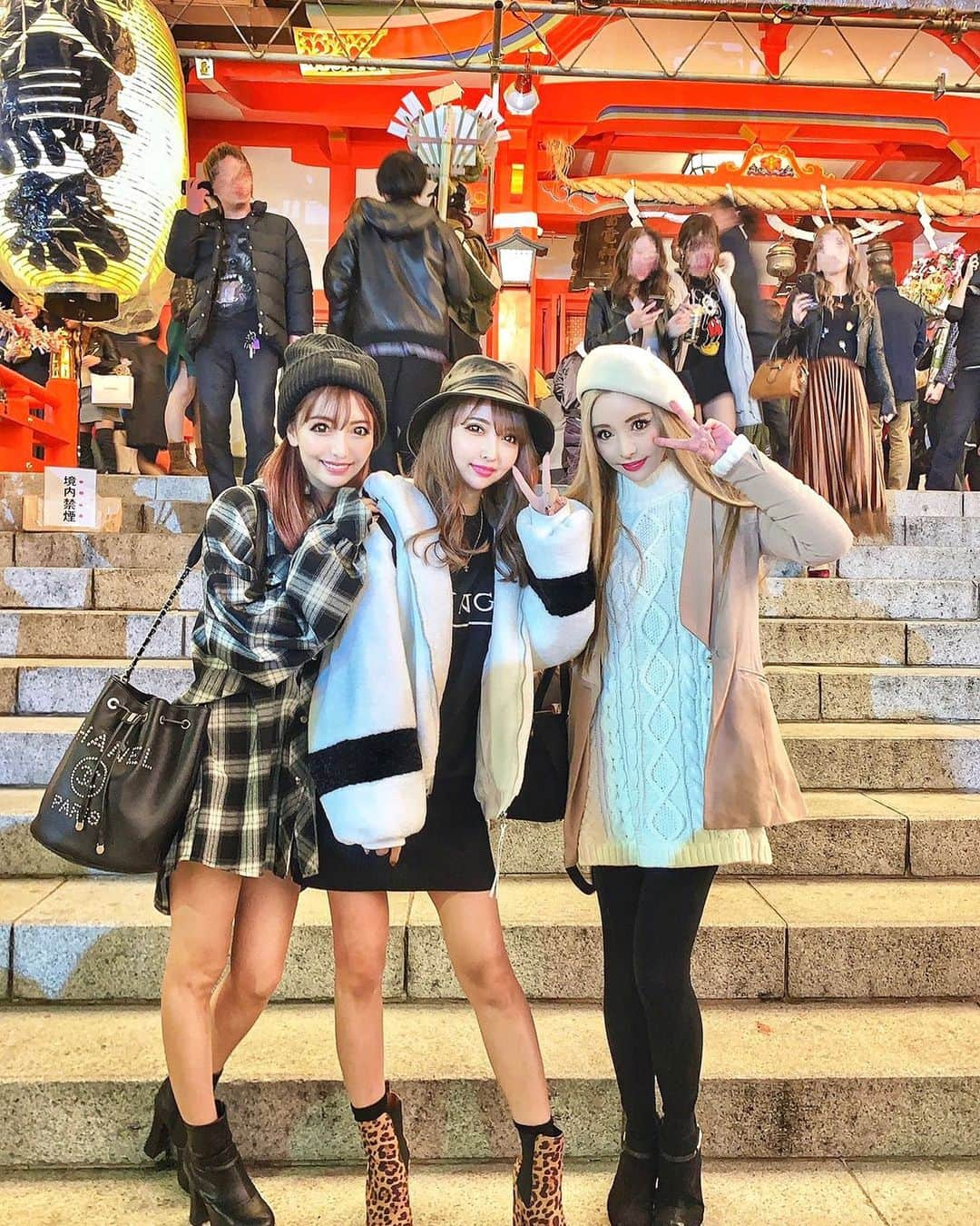 りんのインスタグラム：「楽しすぎたの🥺✨酉の市❤️🤢 . お祭り🥳🎶 . 毎年、３人で行ってるなぁ💓🤣w . 色々と思い出の場所だよ😻😻✨✨ . #来年も✨ #絶対に #行こう❤🥰🥰」