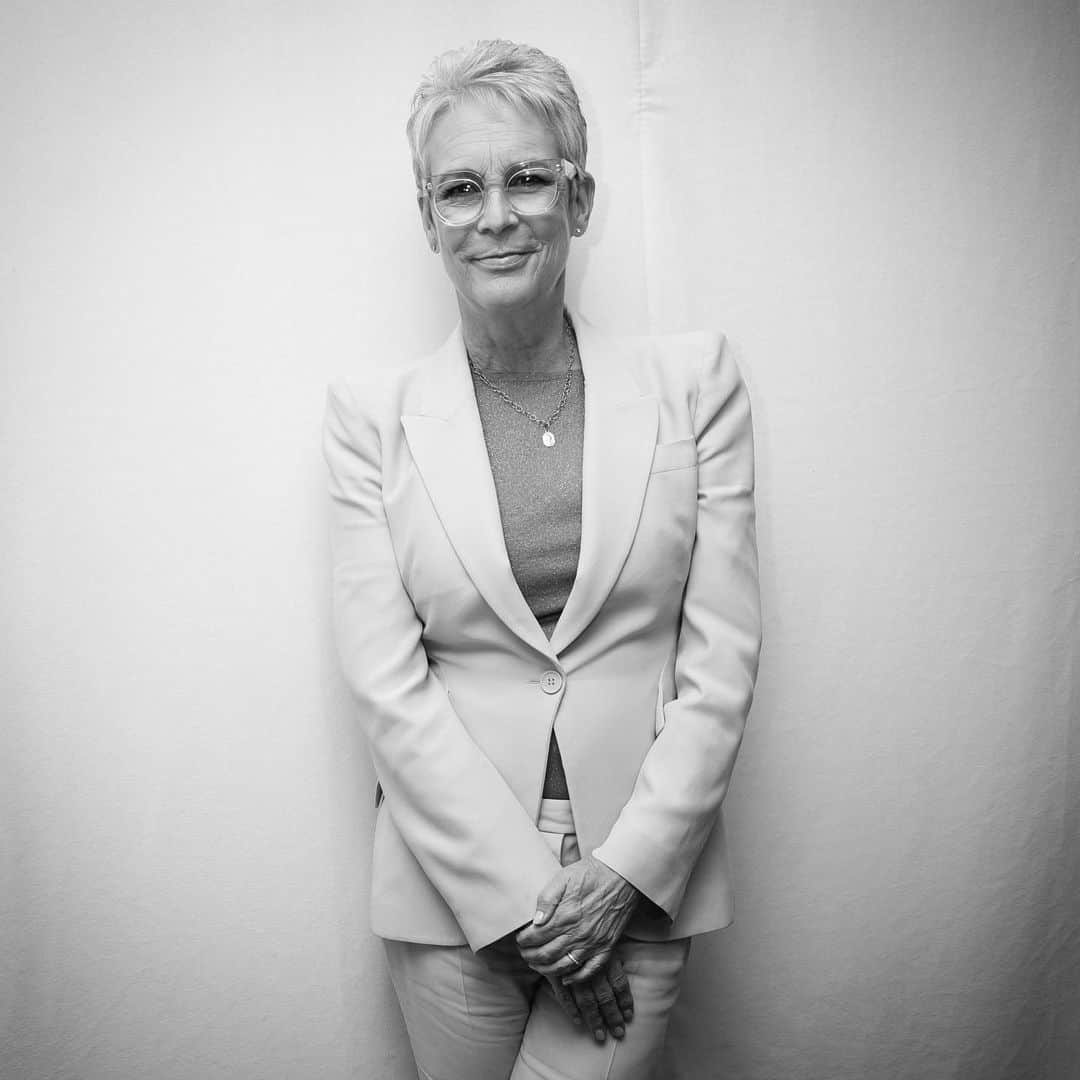 ゴールデングローブ賞さんのインスタグラム写真 - (ゴールデングローブ賞Instagram)「Jamie Lee Curtis stars as Linda, a successful businesswoman, daughter of the late Harlan Thrombey (Christopher Plummer) with a husband named Richard (Don Johnson) and son named Ransom (Chris Evans) in the whodunnit film ‘Knives Out.’ (📸: Magnus Sundholm. ©HFPA)」11月28日 23時45分 - goldenglobes