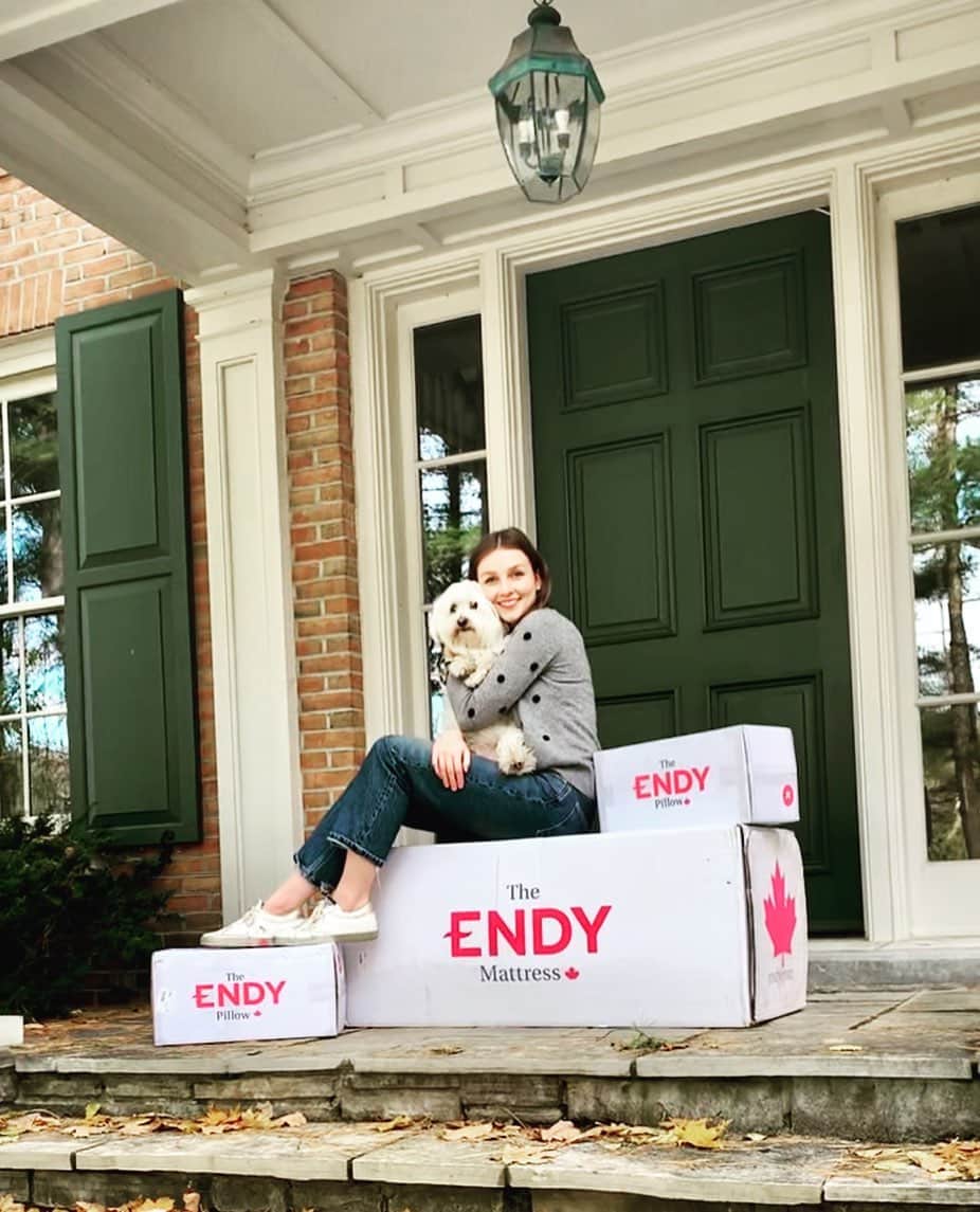 アレクサンドラ・ポールのインスタグラム：「Just received my first @Endy mattress and pillows! Looking forward to having my best sleeps during exams (I will need it)! To purchase your own mattress of any size, use my code ALEXANDRA50 for $50 dollars off! #EndyPartner #CanadianMade #ad」
