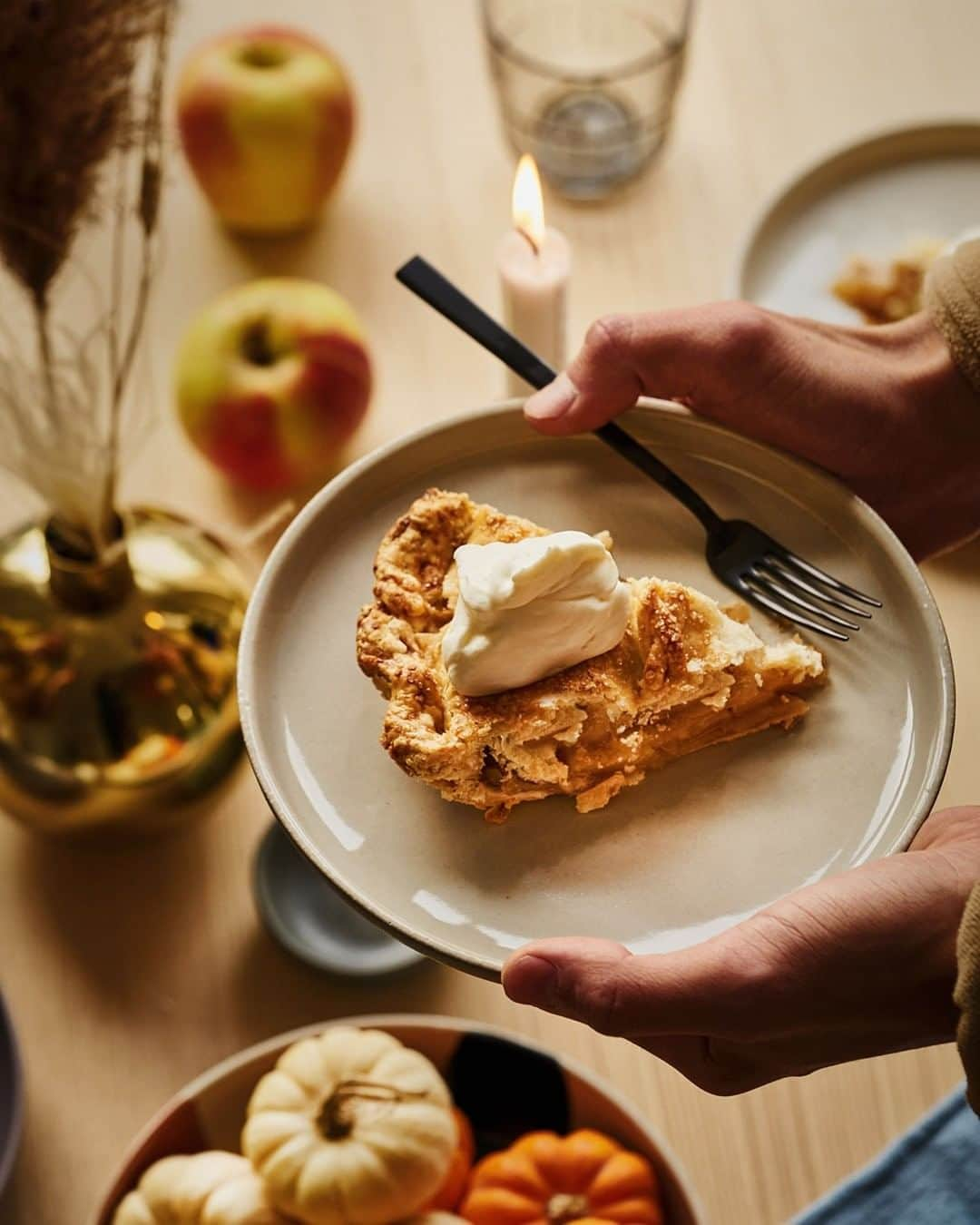 west elmさんのインスタグラム写真 - (west elmInstagram)「Pie on repeat for breakfast, lunch, dinner, dessert 🤤🥧 #HappyThanksgiving, everybody! (Photo: @artfuldesperado)」11月29日 0時26分 - westelm