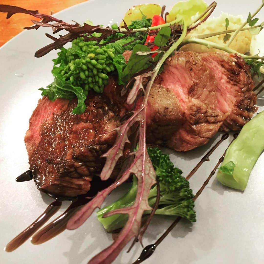 岸田繁さんのインスタグラム写真 - (岸田繁Instagram)「まさおちゃんのはからいで、生まれて初めてラクダ肉をいただいた🍖美味かった」11月29日 0時59分 - kishidashigeru