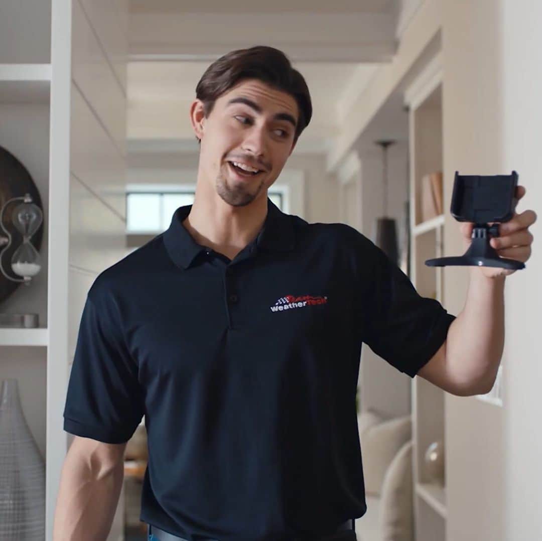 のインスタグラム：「Get yourself someone who looks at you the way Weathertech Alex looks at the DeskFone... https://youtu.be/-0Kc9kNy2cs」