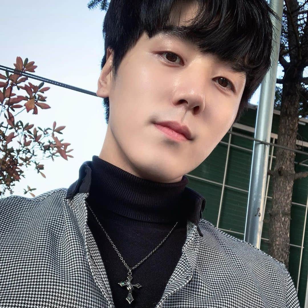 シンバのインスタグラム：「🕴 둠칫둠칫_🗝 #hello #key」