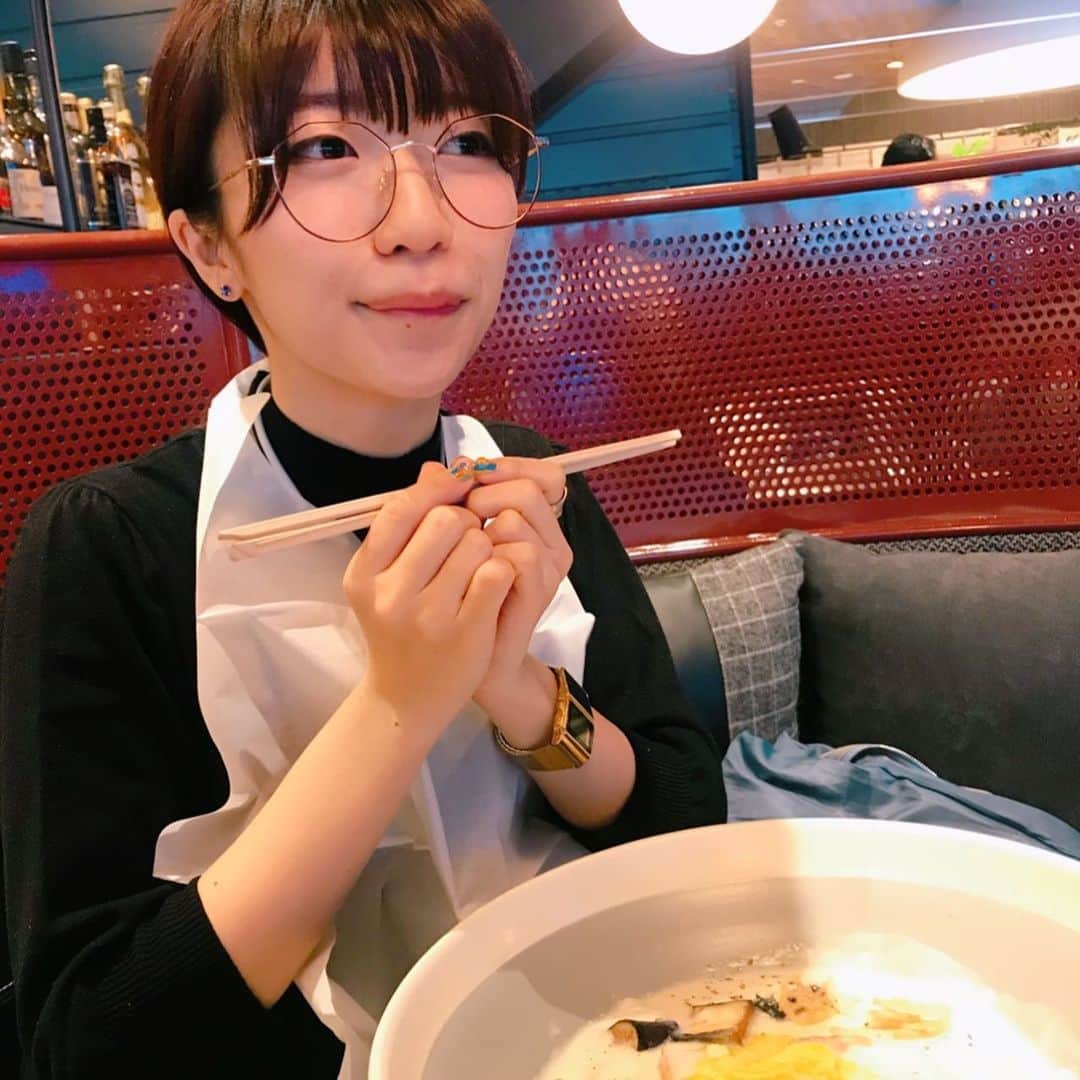 ぱいぱいでか美のインスタグラム：「つるとんたんが！渋谷に！ ꙳ #つるとんたん #渋谷スクランブルスクエア #shibuyascramblesquare ꙳ 麺がめちゃくちゃ好きなので つるとんたんが渋谷で食べれるの本当に嬉しいです 写真結構前のなんだけど見返してたら うどんを目の前にして なんかニコニコしてて面白かったから 載せることにしました 嬉しそうで何より……。」