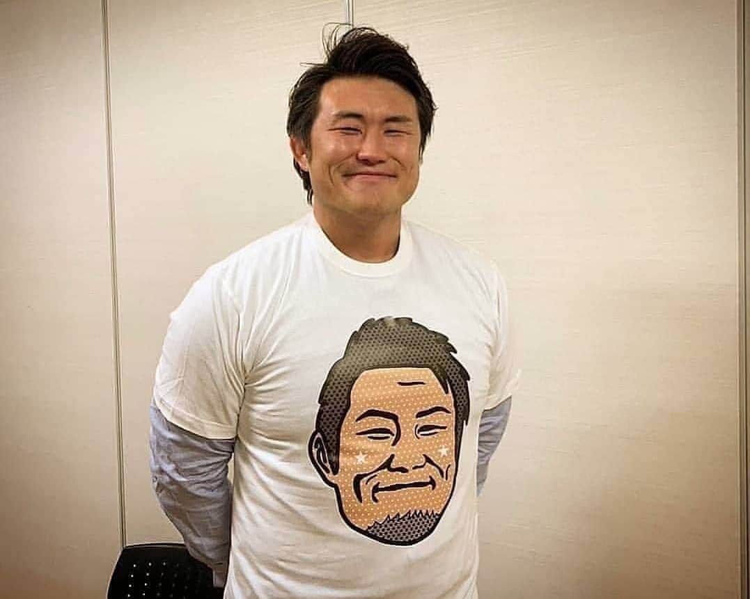 真壁伸弥さんのインスタグラム写真 - (真壁伸弥Instagram)「「by the rugby」動画完成披露会イベント、登壇してきました。ワールドカップ後にありがとうございます。  スポーツっていいなって思える動画に不覚にも涙が止まらず。 ラグビーってやっぱり素敵だと思った動画です https://youtu.be/e__hrGCxUW8  また関わってくださった皆さんとの出会いにも感謝です。ほんと、周りに支えられてやってきたなと、改めて思うわけです。 皆さんありがとうございました。  #にわか  #にわかファン  #生みの親 #糸井重里  #三菱地所  #ラグビー #Makaway  #Tシャツ #顔認証 #バッチリ #ありがとうございます」11月29日 1時12分 - makaberian5