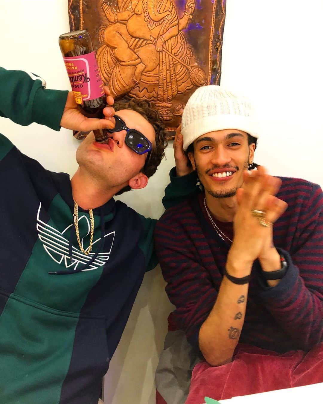 のインスタグラム：「Back with ma right hand man drinking kombitcha and writing some dirt 💥」
