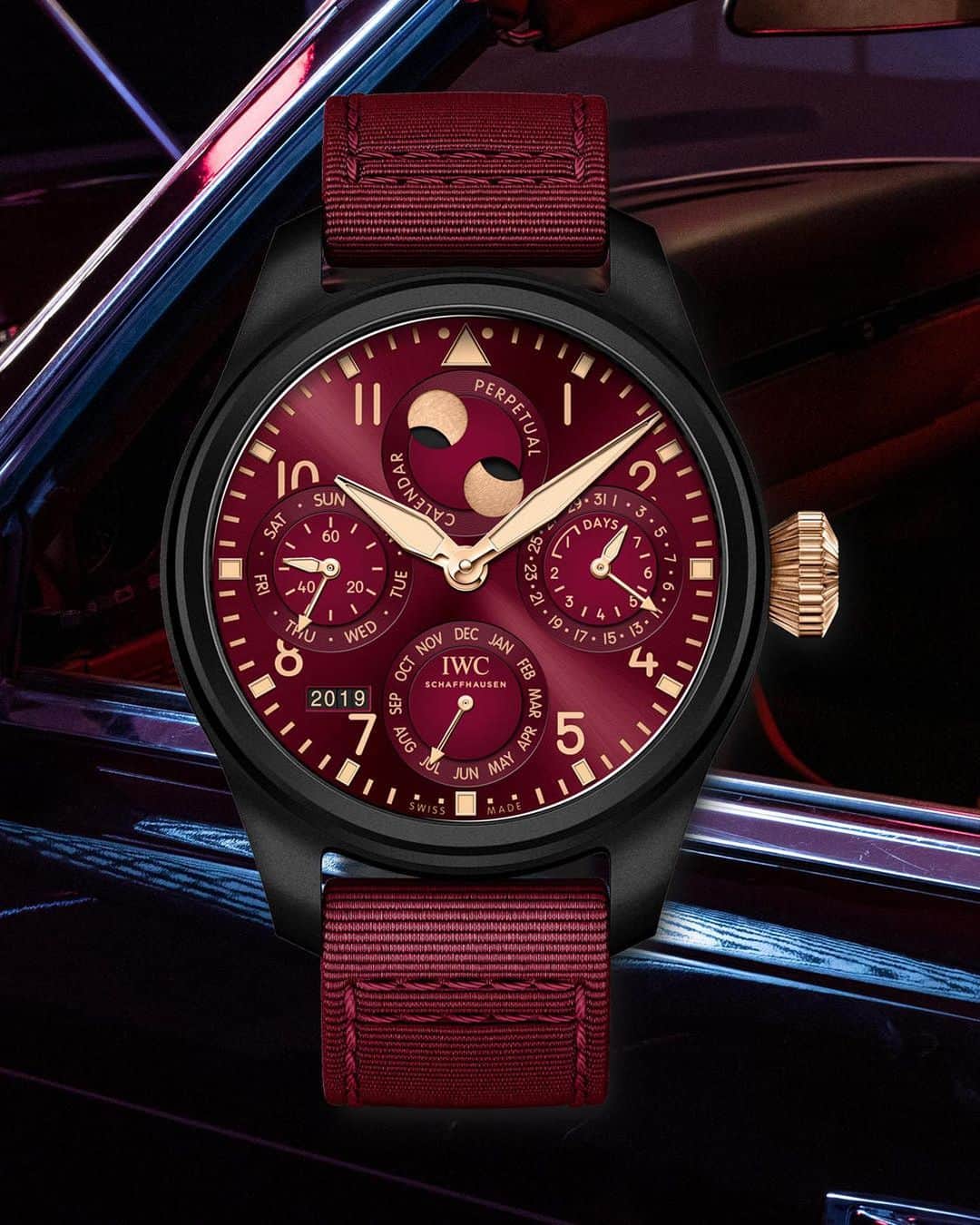 IWCさんのインスタグラム写真 - (IWCInstagram)「Share a true champion’s taste with the new Big Pilot’s Watch Perpetual Calendar Edition "Lewis Hamilton" in striking bordeaux and gold. Designed in collaboration with the six-time @mercedesamgf1 world champion himself. #IWCPilot #IWCRacing (Ref. IW503002)」11月29日 1時35分 - iwcwatches