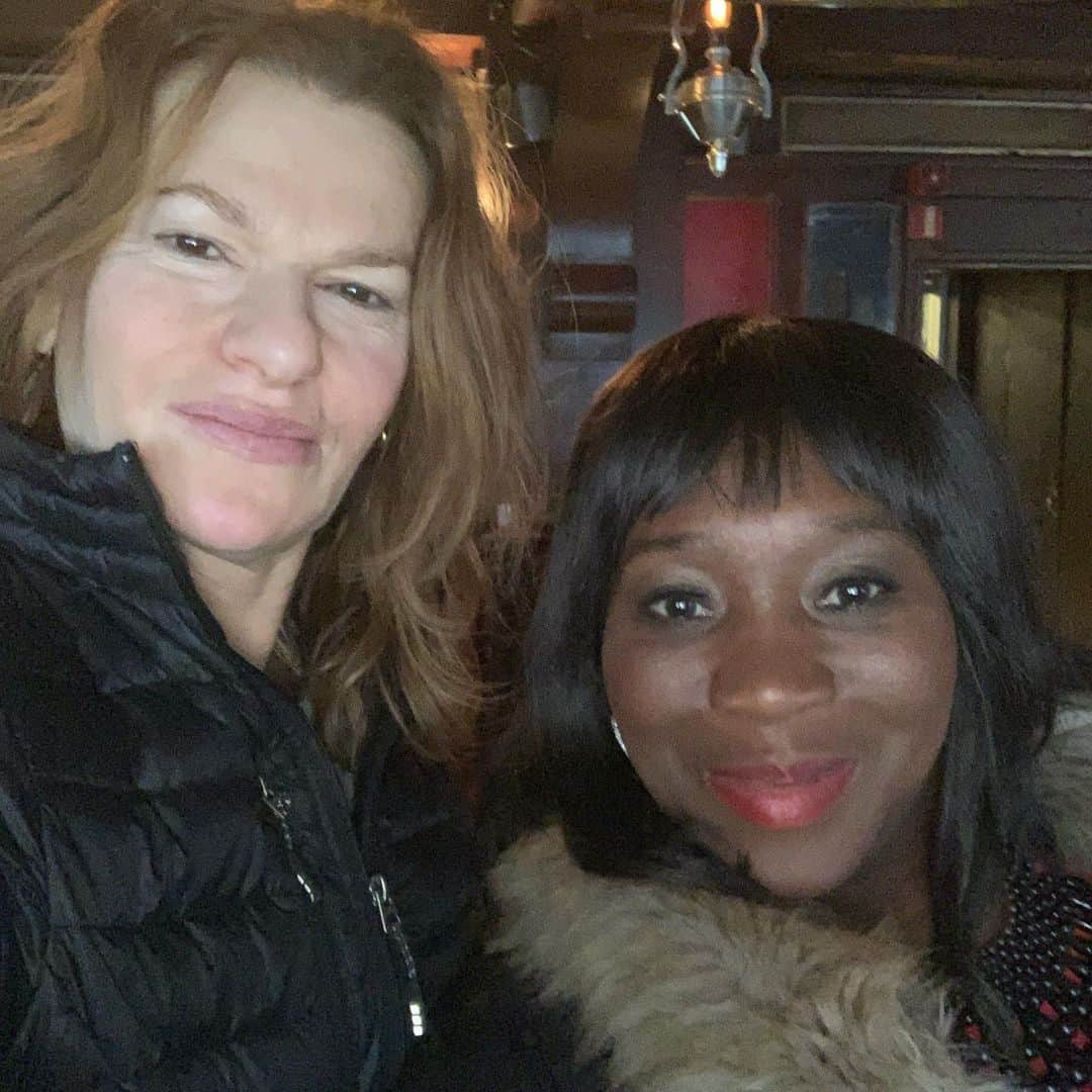 サンドラ・バーンハードさんのインスタグラム写真 - (サンドラ・バーンハードInstagram)「Happy Thanksgiving kids from my soul sister @bevysmith it’s a #Bevelations #Sandyland crossover holiday extravaganza @radioandysxm today so thankful for all of our listeners 1 pm and later too」11月29日 2時01分 - sandragbernhard