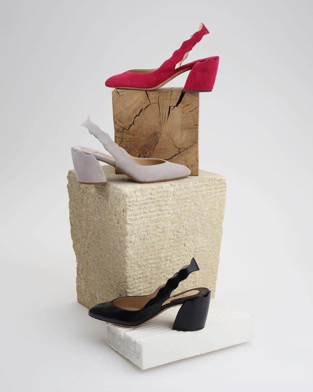 Chloéさんのインスタグラム写真 - (ChloéInstagram)「Your festive looks deserve a statement shoe ⁣ ⁣Discover new styles to wear through the season on chloe.com ⁣ ⁣#chloe」11月29日 2時10分 - chloe