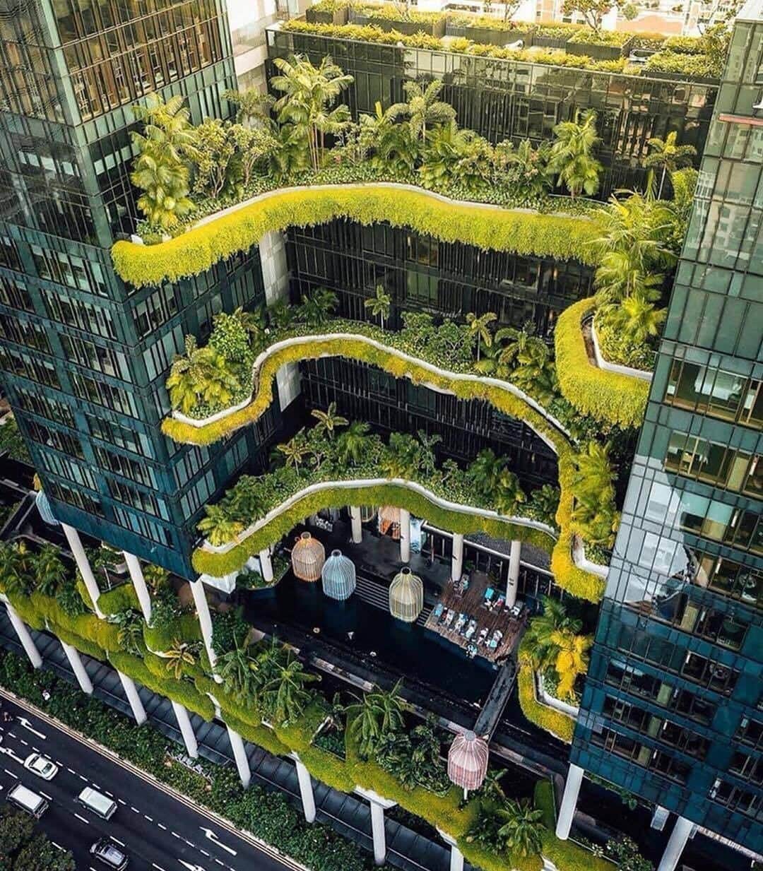 BEAUTIFUL HOTELSさんのインスタグラム写真 - (BEAUTIFUL HOTELSInstagram)「The craziest hotel we've seen in a while! 🌿🌱🌴 What do you think of this design? (📸: @kevouthere 📍: PARKROYAL on Pickering Hotel, Singapore)」11月29日 2時45分 - beautifulhotels