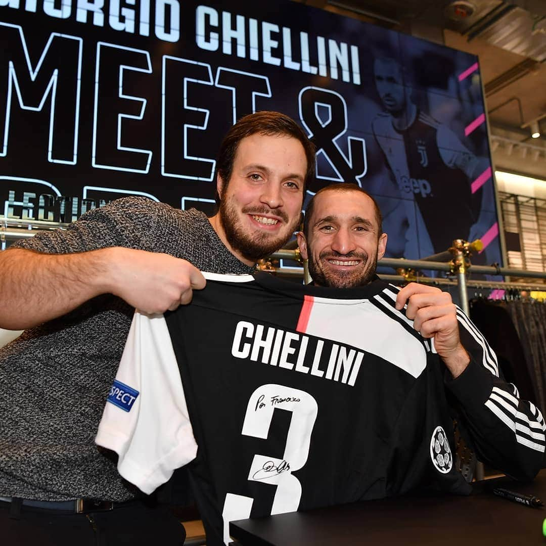 ユヴェントスFCさんのインスタグラム写真 - (ユヴェントスFCInstagram)「So much Bianconeri ❤ ⚪⚫ @giorgiochiellini」11月29日 2時37分 - juventus