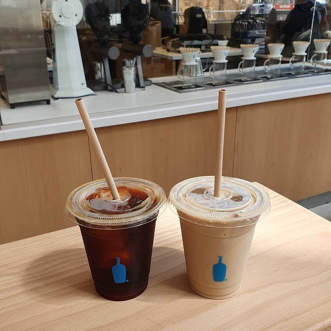 Blue Bottle Coffeeさんのインスタグラム写真 - (Blue Bottle CoffeeInstagram)「We felt a twinge of loss this year when we said goodbye to our compostable bioplastic straws and to-go cups. We loved the clear-eyed look the cups gave us on our favorite iced coffees. But too many ended up in landfills, and we needed to reduce our footprint.⁠⠀ ⁠⠀ When we introduced our new, more easily compostable paper straws and sugarcane-paper cups, your support not only awed us, it inspired to do more in 2020 and beyond. ⁠⠀ ⁠⠀ You prove our naive hope is true: with each small step, we can create a more sustainable future. 📷 ⁠@Iam.segu, @aleh_robot, @WPSLOCK_, @iatewaytoomuch, @itanghyun⁠」11月29日 2時52分 - bluebottle
