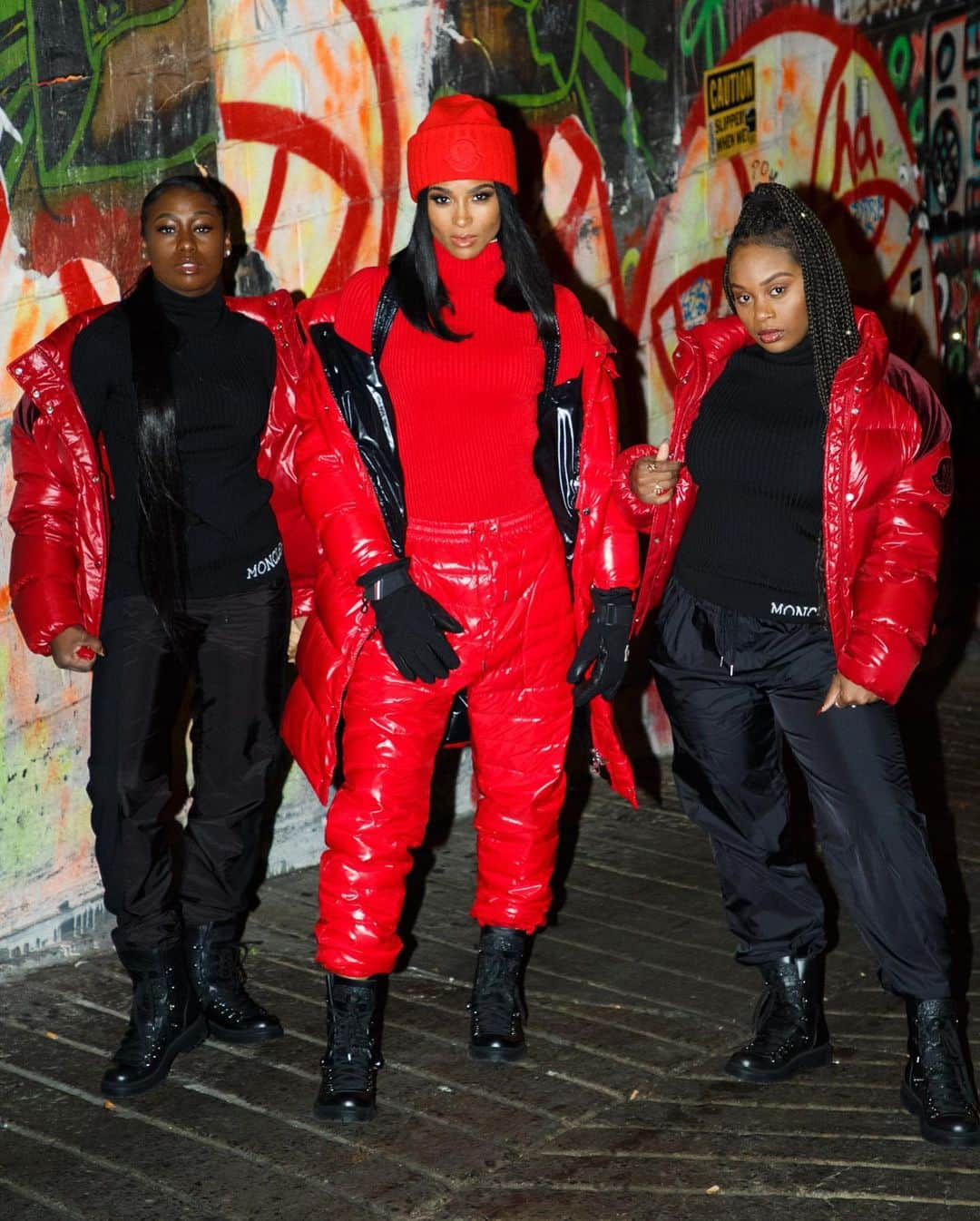 シアラさんのインスタグラム写真 - (シアラInstagram)「Thank you @Moncler for my custom look for the Macy’s Day Parade!」11月29日 2時58分 - ciara