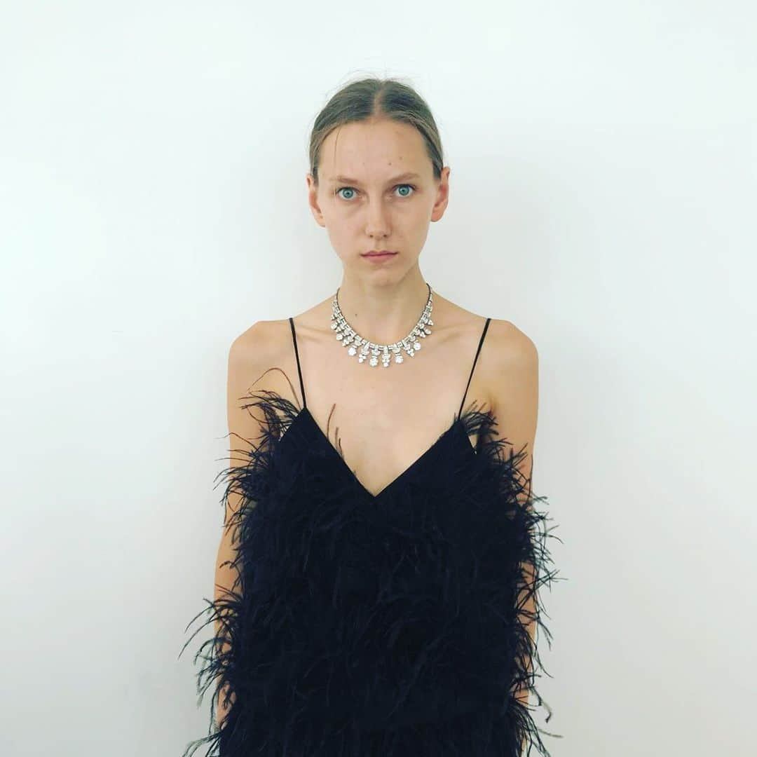 シャロン ワコブさんのインスタグラム写真 - (シャロン ワコブInstagram)「Spring summer 2020 fittings #timelapse #ss2020 hand embroidered silk dress @bulgariofficial」11月29日 3時10分 - sharonwauchob