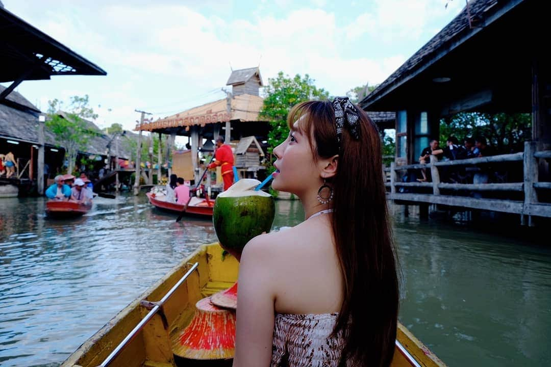 ユラさんのインスタグラム写真 - (ユラInstagram)「#thailand 🌵🌴🌿💐🥥🍍」11月29日 14時15分 - yura_936