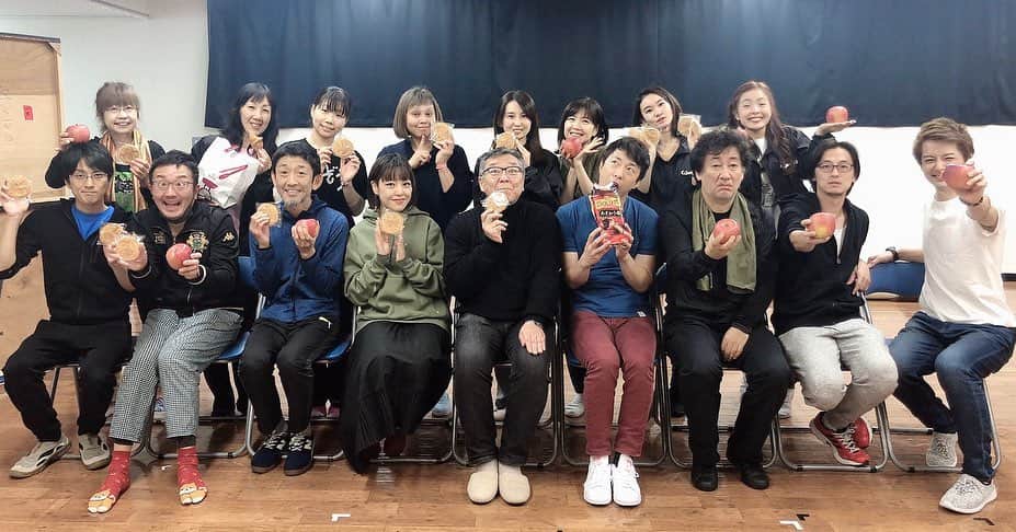五十鈴ココのインスタグラム：「今年もWAKUの作品に参加させて頂くことが出来 嬉しい😆  あたしは、12月5日の 15時公演に出演させて いただきます。  そして、本公演でも、 声と歌で出演させて頂きます🤭❤️ TARAKOさんの世界  是非 いらしてくださいまし(^^) ご予約は  isuzu_cocobell@yahoo.co.jp  まで(^^) それにしても、スペシャルキャストの方々が 豪華声優さん俳優さんすぎて いすずここ 浮いてるなー笑笑」