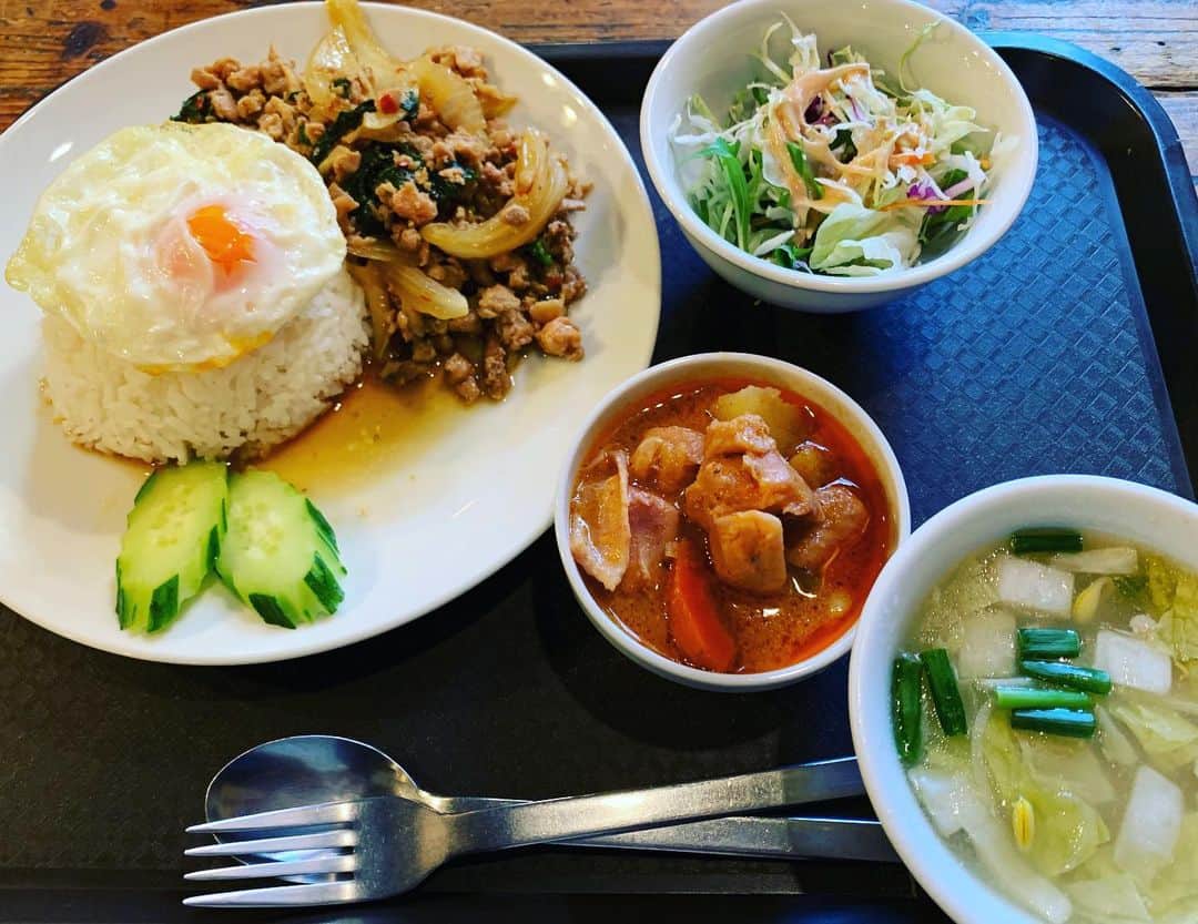 入江悠さんのインスタグラム写真 - (入江悠Instagram)「新作映画、編集のお昼はタイ料理。 辛いもの好きなので、韓国料理とタイ料理は毎日食べられる。」11月29日 13時05分 - u_irie