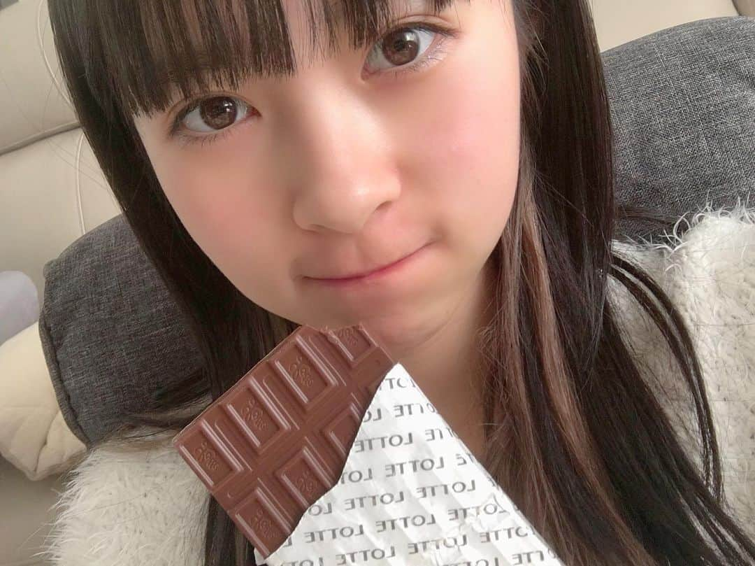 藤井優衣さんのインスタグラム写真 - (藤井優衣Instagram)「チョコは基本このまま1枚いきます🍫 -  #chocolate #followme #japanesegirl #japaneseidol #kissbee #youtuber #youtube #urakiss #板チョコ #🍫 #アイドル #すっぴん」11月29日 13時29分 - fu_0o0