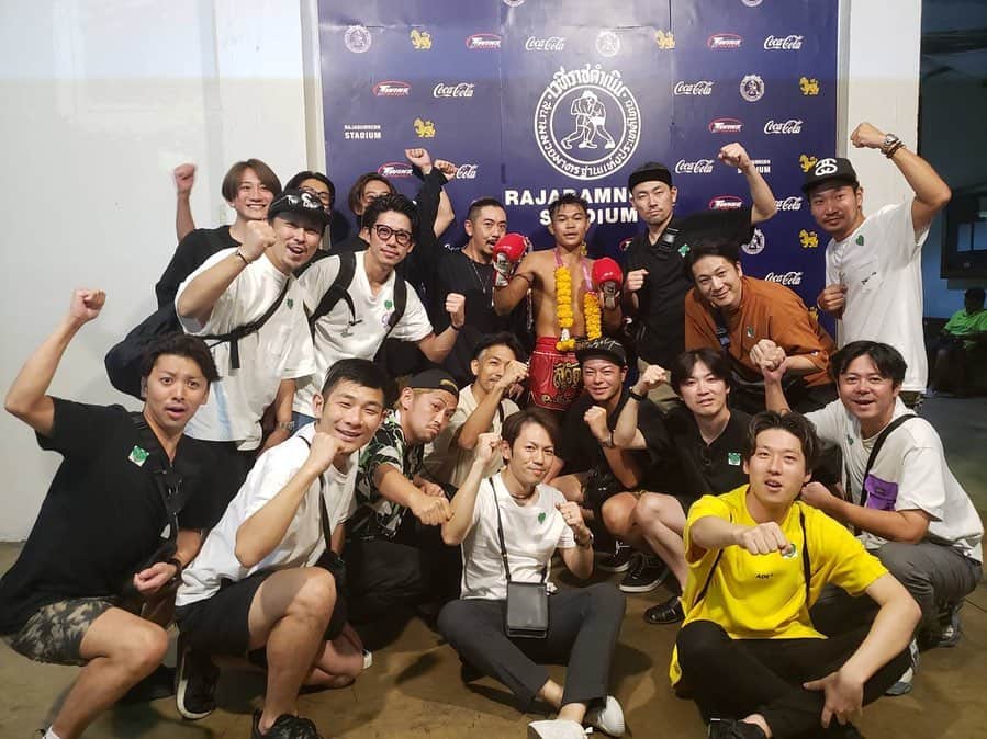 野口和弘のインスタグラム：「ナプラさん主催のN.ツアーに参加させて頂き4日間バンコクに行ってきました🇹🇭 @napla_official . 同年代の美容師、経営者の方々との交流や情報交換などたくさん勉強になりました！ . 今の自分をしっかりと見つめ直すことができ実りのある旅になったなー！ . 武田専務をはじめナプラさん、素敵なイベントに参加させて頂き本当にありがとうございます！ . #napla #cieca. #タイ #バンコク」