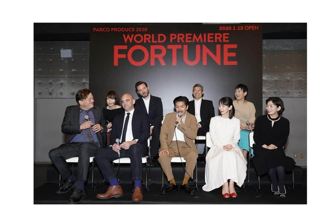 吉岡里帆さんのインスタグラム写真 - (吉岡里帆Instagram)「"FORTUNE" world premiere  昨日は演出家のショーン、脚本家のサイモン、 美術家のポール、そして共演者の方々と 記者会見に参加しました。 FORTUNE本格始動です。  人間の欲と業に飲み込まれ悪魔と契約を結ぶ映画監督。 そんな彼の家族、恋人との数奇で残酷な一生を エンターテイメント性たっぷりで作りあげていきます。  #舞台　#世界初演 #fortune  #イギリス戯曲」11月29日 13時37分 - riho_yoshioka