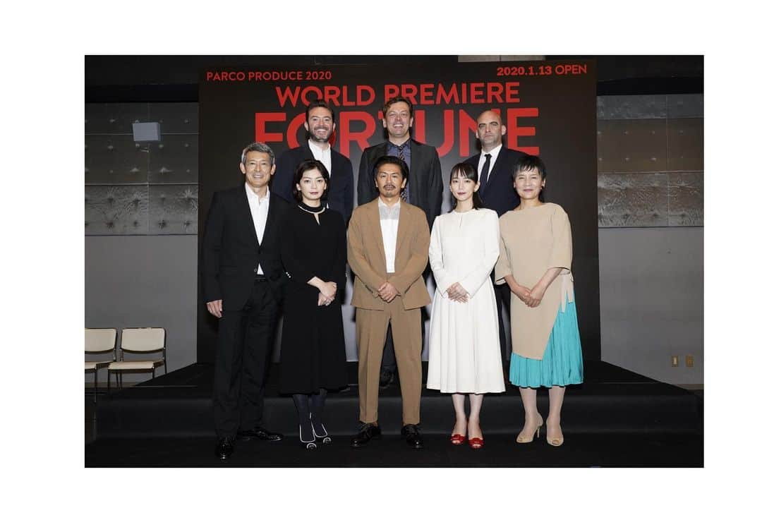 吉岡里帆さんのインスタグラム写真 - (吉岡里帆Instagram)「"FORTUNE" world premiere  昨日は演出家のショーン、脚本家のサイモン、 美術家のポール、そして共演者の方々と 記者会見に参加しました。 FORTUNE本格始動です。  人間の欲と業に飲み込まれ悪魔と契約を結ぶ映画監督。 そんな彼の家族、恋人との数奇で残酷な一生を エンターテイメント性たっぷりで作りあげていきます。  #舞台　#世界初演 #fortune  #イギリス戯曲」11月29日 13時37分 - riho_yoshioka