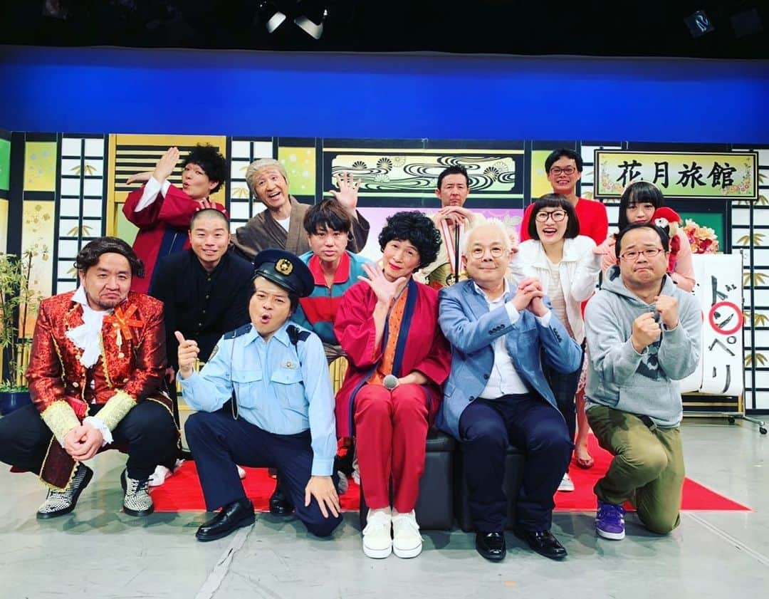 アキ（荒木良明）さんのインスタグラム写真 - (アキ（荒木良明）Instagram)「台本のない新喜劇ルミネtheよしもと公演、ありがとうございました😊 小堺さんが舞台上で見せてくれはる全力に終始高揚の出演者とスタッフ。めちゃめちゃ貴重な学び体験。小堺さんの全力のアドリブが、いつも以上に緊張感のある閃きいっぱいの2回目以上のみんなと、初めて参加してくれた賢こで面白なメンバーが素敵な旋風を吹かせてくれました。おかげさまで、超絶面白回になりましたよーご来場の皆様ありがとうございました😊進化しつづける台本のない新喜劇、これからも応援よろしくです！！ #小堺一機　さん #台本のない新喜劇 #おもしろいなー #楽しかった #GAG宮戸　くん #アキナ山名　くん #エヴォリューション #evolution #Scriptless #shinkigeki  #アドリブ #Adlib #アドリブのない新喜劇 #真逆 #天然すぎてゴメン #久馬 #カートヤング  #ルミネtheよしもと #いぃよぉ #そういう時期でしょ #チャンピオンベルト見せろよぉ #誰がおばはんやねん  #台本のない新喜劇 #アドリブだけの新喜劇」11月29日 13時49分 - mizutamareppuaki