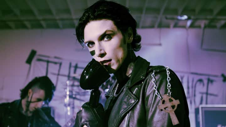 アンディー・ビアーザックのインスタグラム：「“The Vengeance” @blackveilbrides new music video out now at the link in my bio and on www.bvbthenight.com  #TheNight」