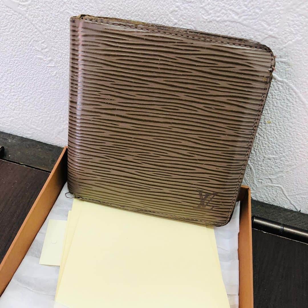 ブランド EXのインスタグラム：「ヴィトン　エピ　ポルトフォイユマルコ お買取致しました！ .  #杉並区 #高価買取 #高井戸 #浜田山 #井の頭線 #ブランドEX #営業中 #女性スタッフ在籍 #お気軽にどうぞ😊 #断捨離 #片付け #整理して出てきた商品 #拝見させて下さい！ #出張買取も致します #貴金属 #切手 #金券 #金買取 #ダイヤ高価買取」
