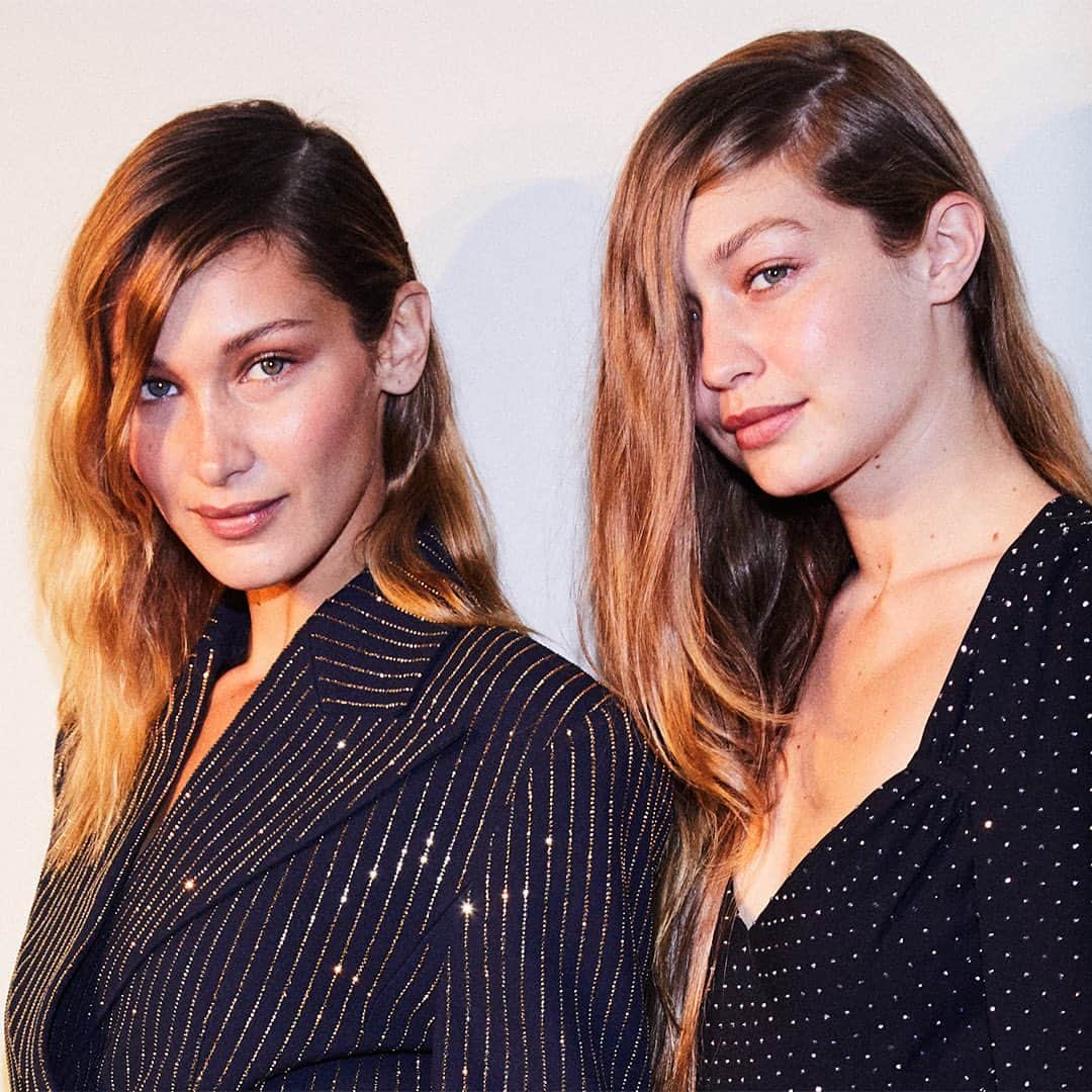 Fashion Weekのインスタグラム：「It's a family thing ❤️ Happy Thanksgiving from our fashion family to yours! @bellahadid & @gigihadid backstage at @nyfw for @michaelkors. Photo by @andrewdaystudio.」