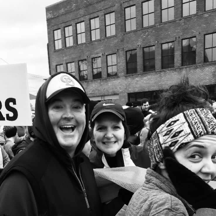 ケイティ・ホームズさんのインスタグラム写真 - (ケイティ・ホームズInstagram)「Happy thanksgiving 🦃! We finished the turkey run! 📸: my sister and brother-in-law ❤️ so grateful for my family! #turkeychase」11月29日 5時54分 - katieholmes