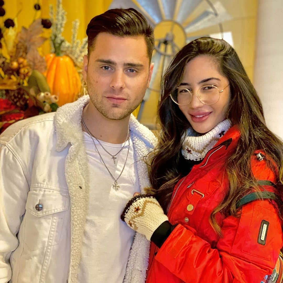 ギャレット・バックストロームのインスタグラム：「Counting the blessings today. So grateful for Jesus, my family, my beautiful girlfriend @shohrehkhalilova and my incredible friends. Praying that everyone has an amazing Thanksgiving from the Backstrom family. Let the food comas commence! 🦃🙏🥳」