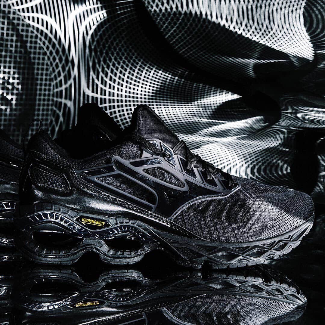 のインスタグラム：「… BEAMS JAPAN SHIBUYA OPENING SPECIAL ITEM ＜MIZUNO＞×＜HIGHSNOBIETY＞×＜BEAMS＞ ¥21,000+tax 12/5 Release SHIBUYA FUKURAS 2F DOGENZAKA SIBUYA-KU TOKYO 10:00-21:00  @beams_japan_shibuya  Photographs are by @julientell for @highsnobiety  PH: @julientell  #beamsjapan #ビームスジャパン #beamsjapanshibuya #ビームスジャパン渋谷 #mizuno #highsnobiety」
