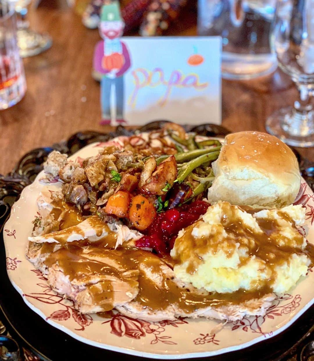 ニール・パトリック・ハリスさんのインスタグラム写真 - (ニール・パトリック・ハリスInstagram)「Thanksgiving dinner, courtesy of @dbelicious. May your today have many laughs, few arguments, and countless moments of reflection and gratitude. Oh, and also pie. Delicious, delicious pie... #happythanksgiving」11月29日 6時15分 - nph