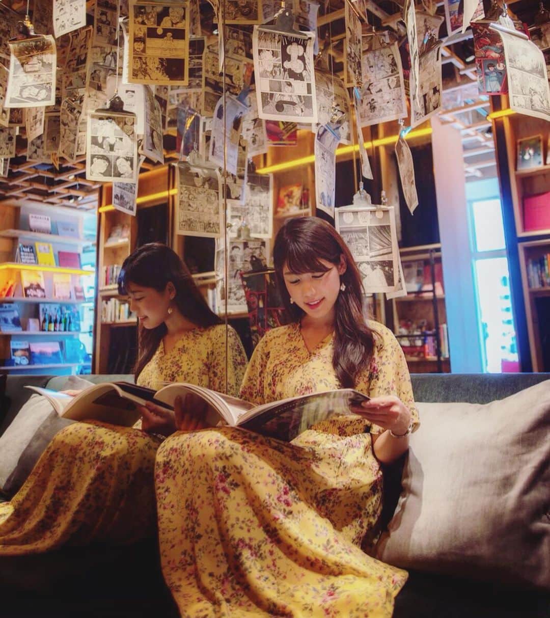 丸山裕理さんのインスタグラム写真 - (丸山裕理Instagram)「. いつかの。 今日頑張れば、週末😉 . The Book and Bed Tokyo is  a unique capsule hotel for book-lovers.  If I stayed here overnight,  I wouldn't get any sleep with so much to read. . #カフェ好き #東京カフェ  #図書館 #本屋さん #新宿カフェ  #写真好きな人と繋がりたい #広がり同盟 #ポトレ撮影隊  #アナウンサー #東京カメラ部 #artofjapan #japantravel #lovers_nippon #team_jp_portrait #daily_photo_jpn #japan_daytime_view #nipponpic #lovers_nippon_portrait  #bookandbedtokyo #japan_of_insta  #discovertokyo #jp_mood #jp_portrait部 #art_of_japan_ #tokyocameraclub #impression_shots」11月29日 6時15分 - yuri_maruyama1213