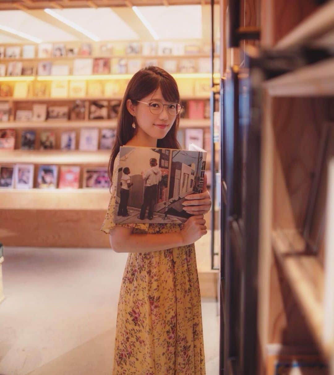 丸山裕理さんのインスタグラム写真 - (丸山裕理Instagram)「. いつかの。 今日頑張れば、週末😉 . The Book and Bed Tokyo is  a unique capsule hotel for book-lovers.  If I stayed here overnight,  I wouldn't get any sleep with so much to read. . #カフェ好き #東京カフェ  #図書館 #本屋さん #新宿カフェ  #写真好きな人と繋がりたい #広がり同盟 #ポトレ撮影隊  #アナウンサー #東京カメラ部 #artofjapan #japantravel #lovers_nippon #team_jp_portrait #daily_photo_jpn #japan_daytime_view #nipponpic #lovers_nippon_portrait  #bookandbedtokyo #japan_of_insta  #discovertokyo #jp_mood #jp_portrait部 #art_of_japan_ #tokyocameraclub #impression_shots」11月29日 6時15分 - yuri_maruyama1213