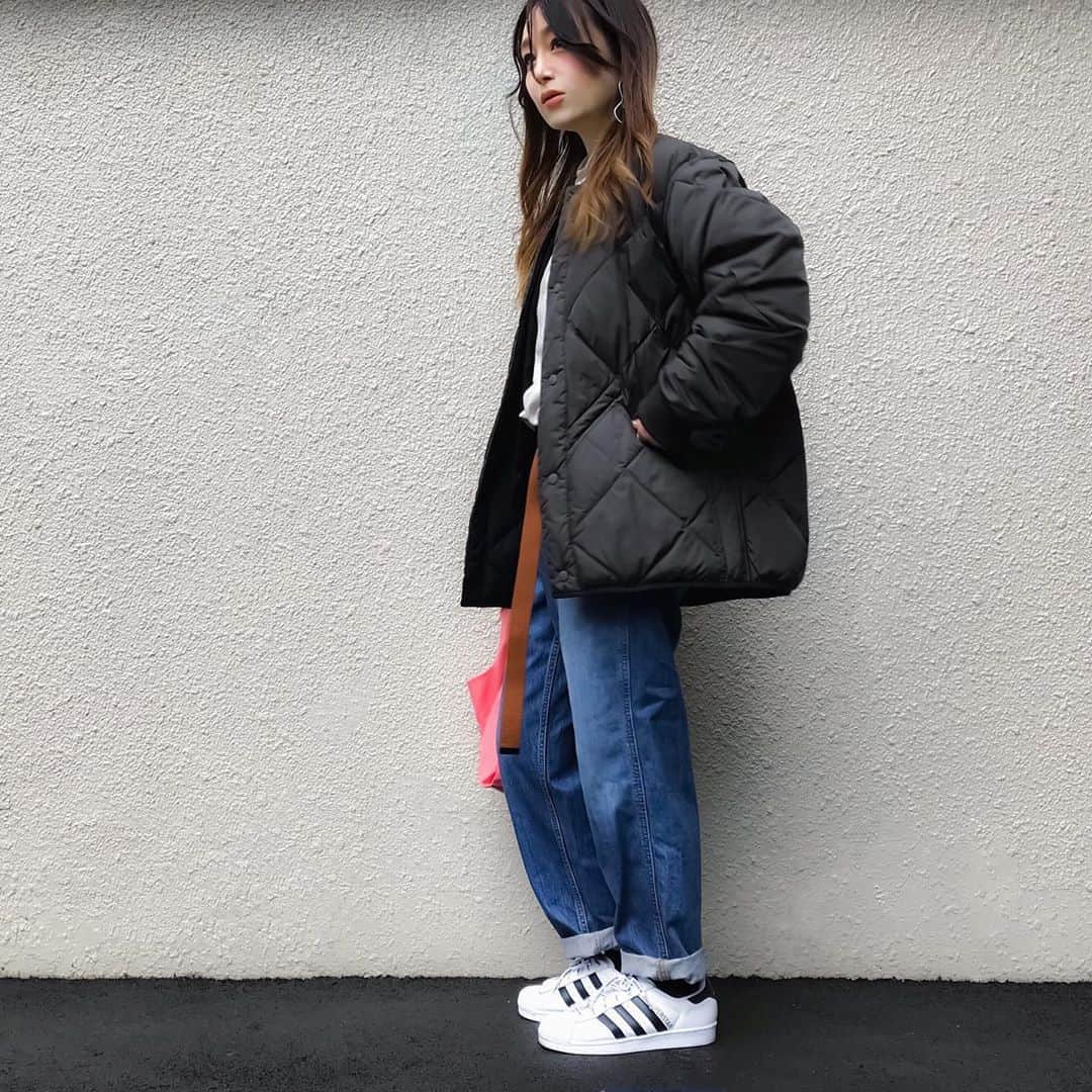のインスタグラム：「全身UNIQLO😎 しかもこのアウターリバーシブルであったかいの！無論メンズ👌  #テーパードジーンズ #リバーシブルジャケット #ソフトニットフリースハイネックt  #全身ユニクロ #UNIQLO #プチプラファッション #uniqloginza2019fw #ootd #カジュアルコーデ #ストリート系女子」