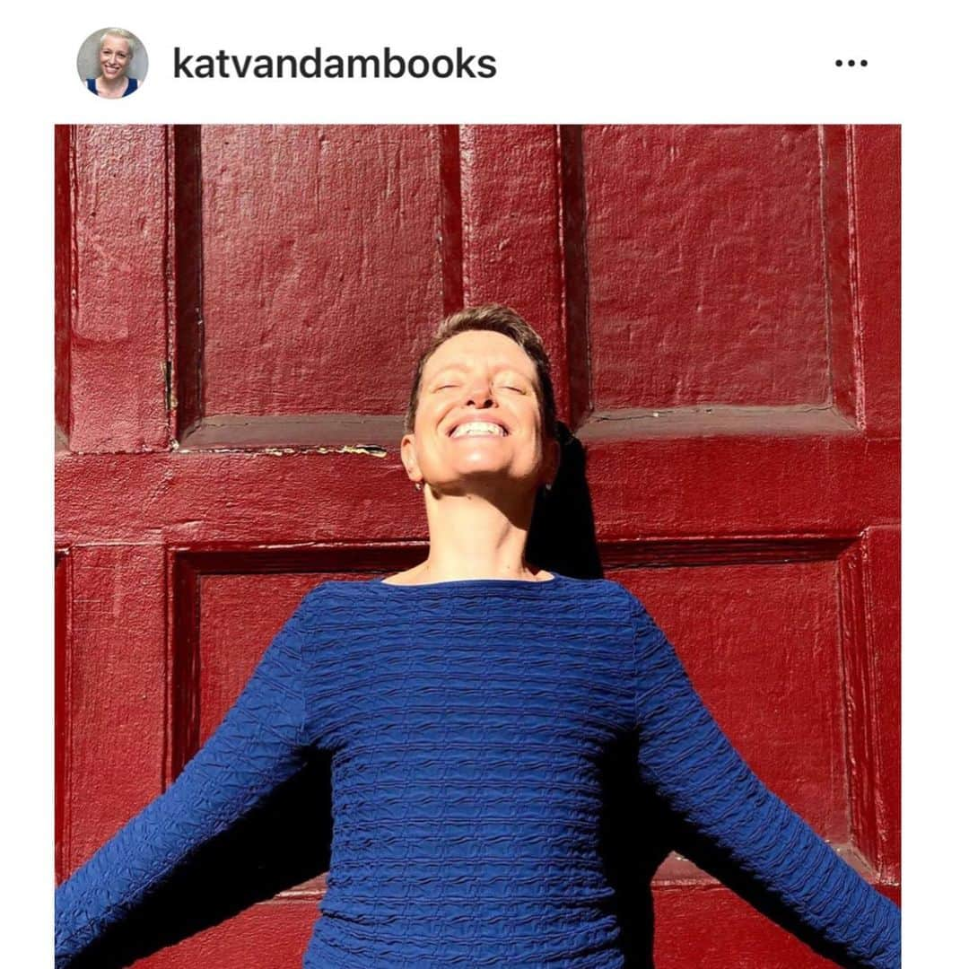 ベラミー・ヤングさんのインスタグラム写真 - (ベラミー・ヤングInstagram)「I'm so inspired by my dear @katvandambooks for her courage- & for how much she has trusted herself- every moment of the journey with her #BreastCancerDiagnosis & #Mastectomy. She shares her story in the @susangkomen #RealPink podcast this week (https://realpink.komen.org/archive/#real-pink-podcast-episodes) Knowing yourself & knowing your options is so important as choices come at the speed of light in moments like this. Take a moment to listen & to share with those who need to hear. May we all be an army of love for each other. And knowledge is certainly power. Love your loved ones today & everyday- & love & care for yourself every bit as well. #EarlyDetectionSavesLives #BreastCancer #SusanGKomen #FlatAdvocacy ❤️💗❤️💗❤️💗❤️💗❤️💗❤️」11月29日 6時53分 - bellamyyoung