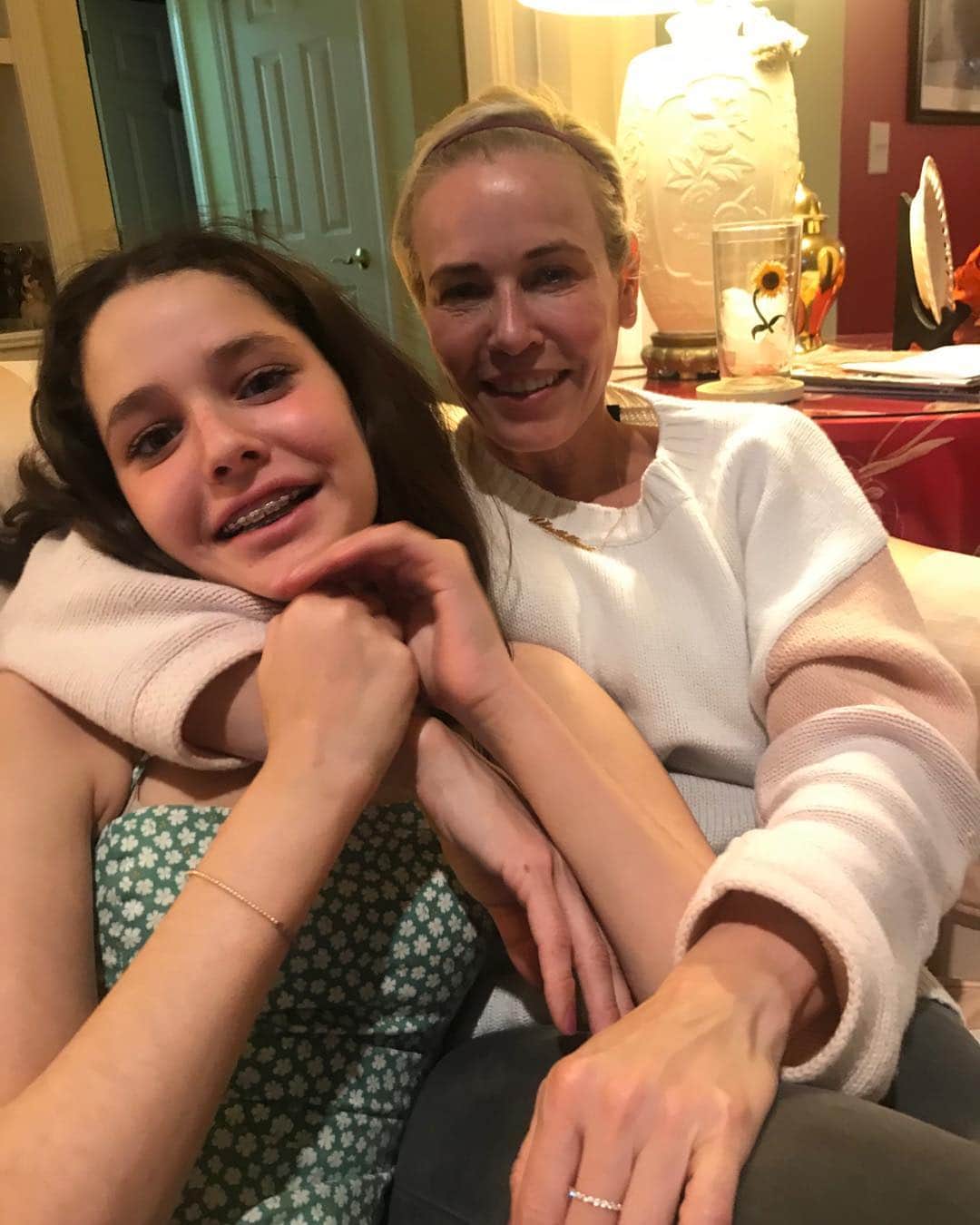 メアリー・マコーマックのインスタグラム：「My girls.  #thankful」