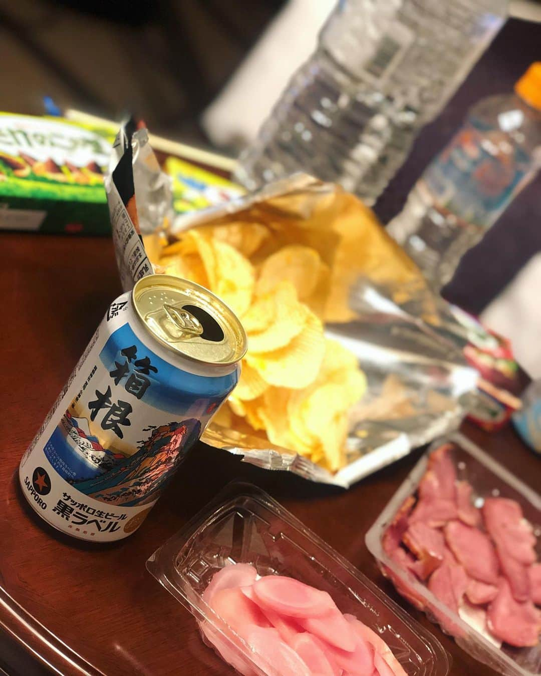 青木英李さんのインスタグラム写真 - (青木英李Instagram)「昨夜はフジテレビ・文化放送・テレ玉のライオンズ女子3人で#インスタライブ を試みるも… ・ インスタの調子が悪かったみたいで中々配信ができず、まさかのインスタ不具合がトレンド入りしているという事態で、初めてのインスタライブは不発に終わりました☺︎笑 ・ またどこかでできたらリベンジしまーす♫ ・ ・ #箱根 #ロケ #仕事後 #女子会」11月29日 8時04分 - eriaoki_official