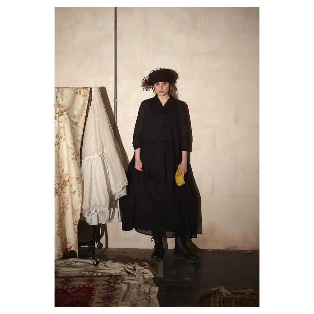 キャベジズ&ローゼズのインスタグラム：「Day to night dressing made easy. The Mia Dress in Black Italian Organza. Ankle-length and with a Peter Pan Collar. Mia also comes with a slip #newnew #blackdresses #italianorganza #anklelengthdress #daytonight #daytonightlook #madehere #slowfashionstyle #cabbagesandroses #cabbagesandrosesfashion @christina_strutt @cabbagesandroses_shop 👆Link In Bio👆」
