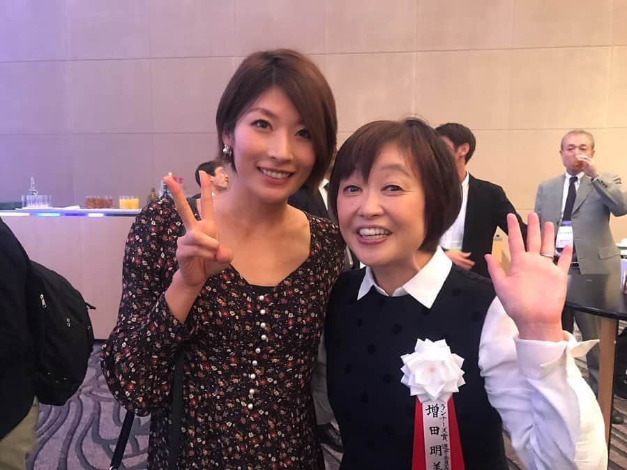 西谷綾子のインスタグラム：「✴︎ アールビーズ事業発表会♡ いろんな人たちにお会いし楽しかったな〜☺️💕 ・ 出逢いや繋がりに感謝🤗 また写真載せまーす♡♡ #ランナーズ」
