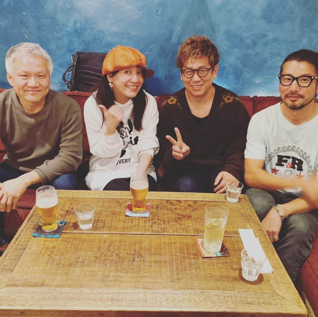 Fridge Homeさんのインスタグラム写真 - (Fridge HomeInstagram)「・ チャムアパートメントさんに行ったら ちはるさんと遭遇！ 兄貴たちと記念撮影してもらいました^_^ ・  #エフリッジホーム  #チャムアパートメント  #chumapartment  #目黒 #カフェ #ちはる さん」11月29日 8時34分 - fridge_home