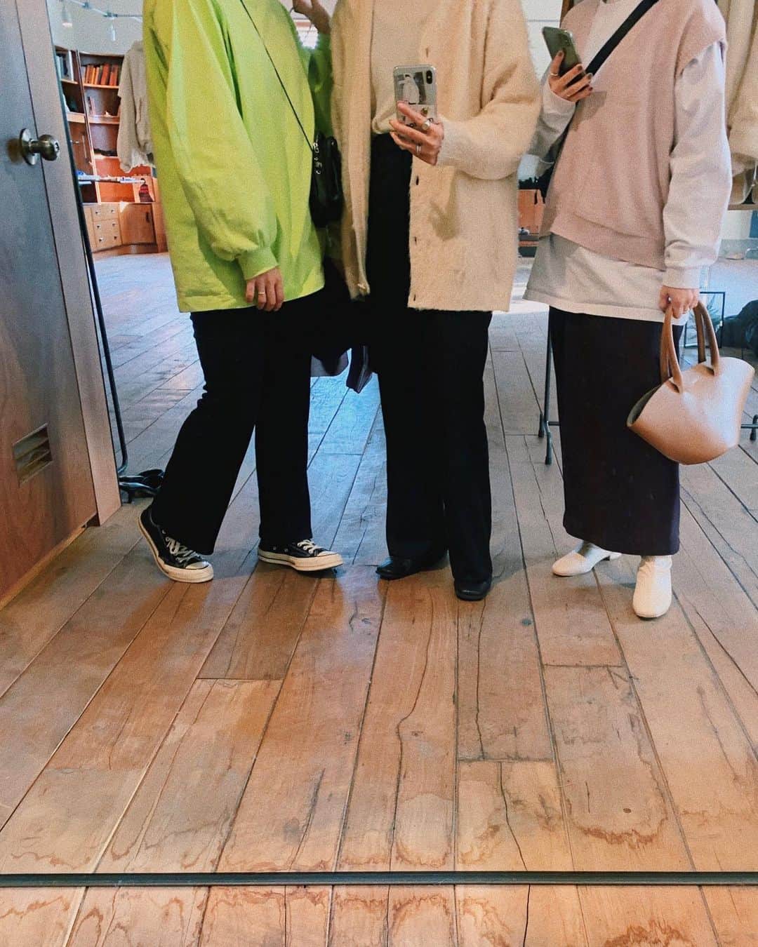 my9mj8のインスタグラム：「﻿ ﻿ 女子３人旅たのしい〜﻿ ﻿ いつも洋服買う気だから﻿ 着替え持ってきてないよ🥺💕﻿ ﻿ そして気に入りすぎてるブーツ👢﻿ 追加した😎﻿ ﻿ ﻿ #ソウル旅」