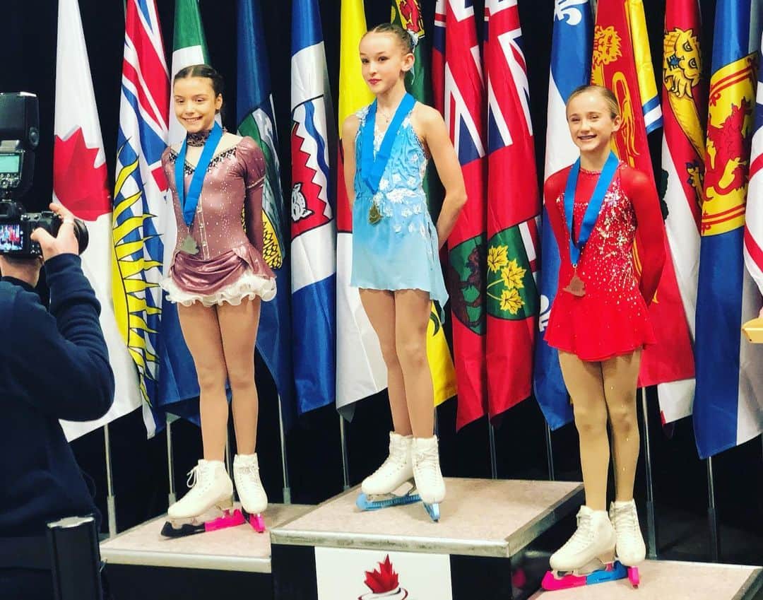 ブライアン・オーサーのインスタグラム：「Pre novice women’s bronze medalist Canadian championships Congrats Natasha Hewitt !  Go team cricket!」