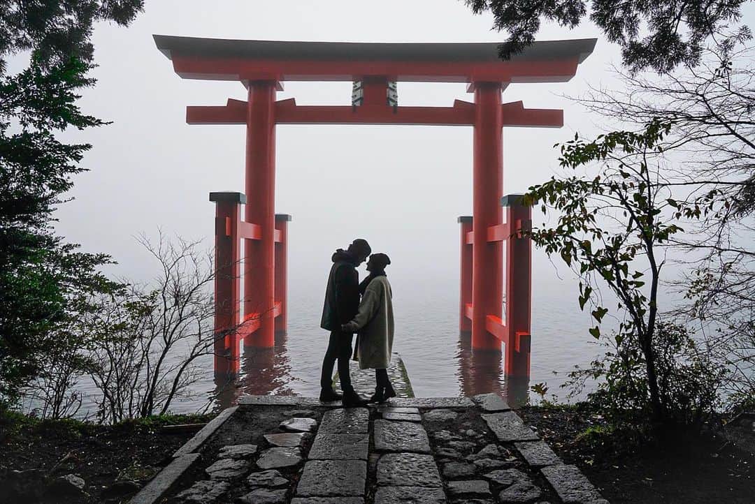 オードリー亜谷香のインスタグラム：「Home is wherever I am with you.  Happy Thanksgiving everyone! 🦃🍂❤️」
