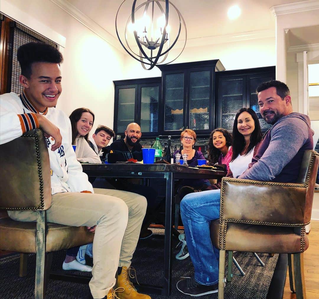 ティム・ハワードのインスタグラム：「🦃🍽THANKFUL🍁🙏🏽」