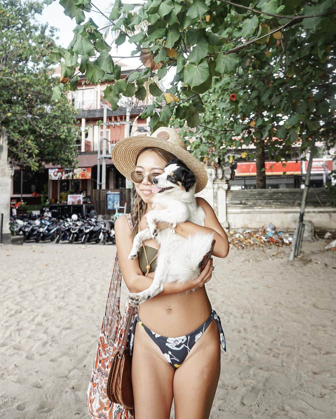 のインスタグラム：「👧🏽🐶🇮🇩 ニコニコなわんころちゃんがいっぱい😚💕 ㅤ 📸 @kaori414_ #moonlitの社員旅行」
