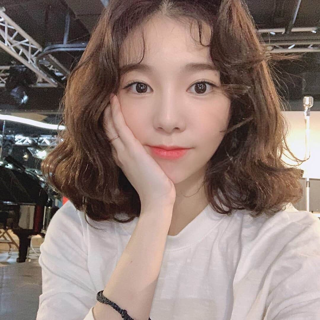 ソヨンさんのインスタグラム写真 - (ソヨンInstagram)「....･̑◡･̑ . . . #💇🏻‍♀️ #드디어 #단발 #🙋🏻‍♀️」11月29日 9時40分 - hv_seo0